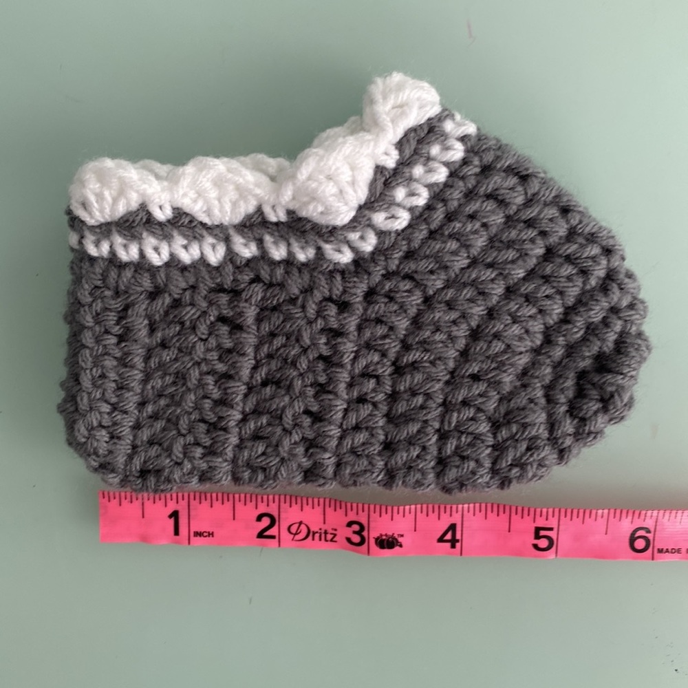 Hand crochet toddler slippers - Picture 3 of 4